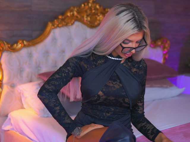 JuicyJessye live cam on BongaCams