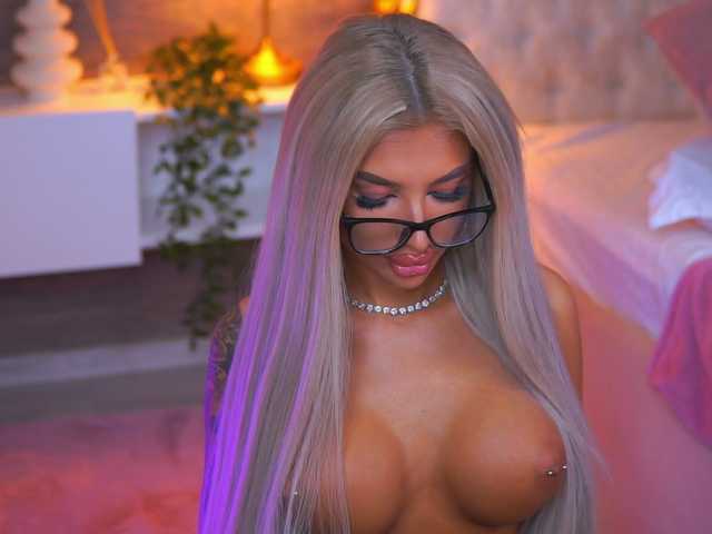 JuicyJessye live cam on BongaCams