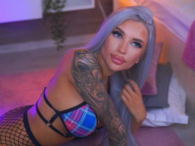 JuicyJessye's BongaCams show and profile