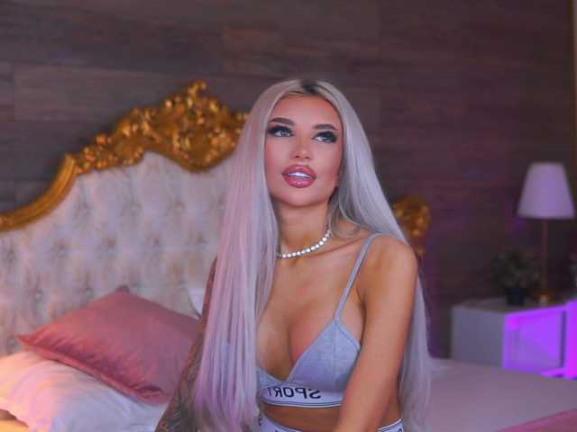 JuicyJessye's BongaCams show and profile