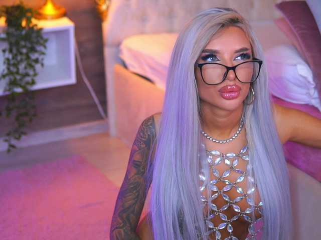 JuicyJessye live cam on BongaCams