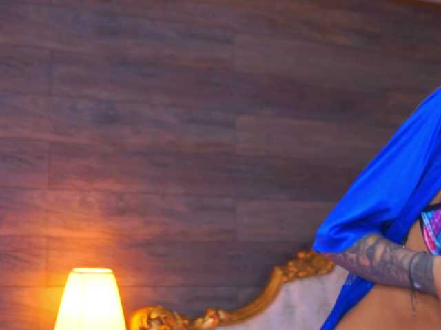 JuicyJessye's BongaCams show and profile