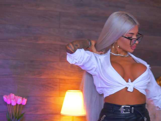 JuicyJessye live cam on BongaCams