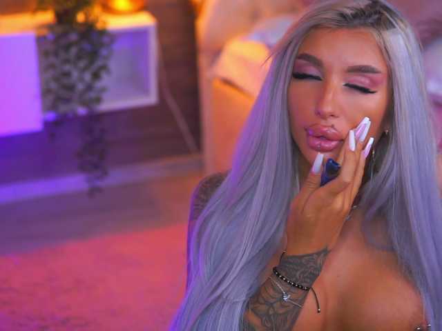 JuicyJessye live cam on BongaCams