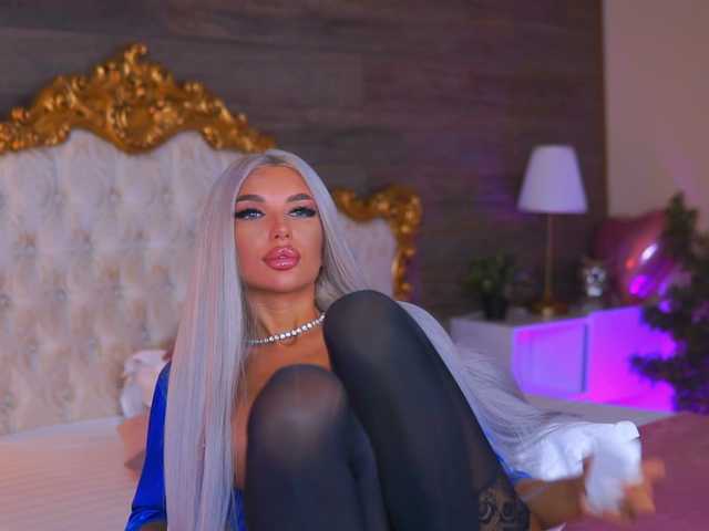 JuicyJessye live webcam show