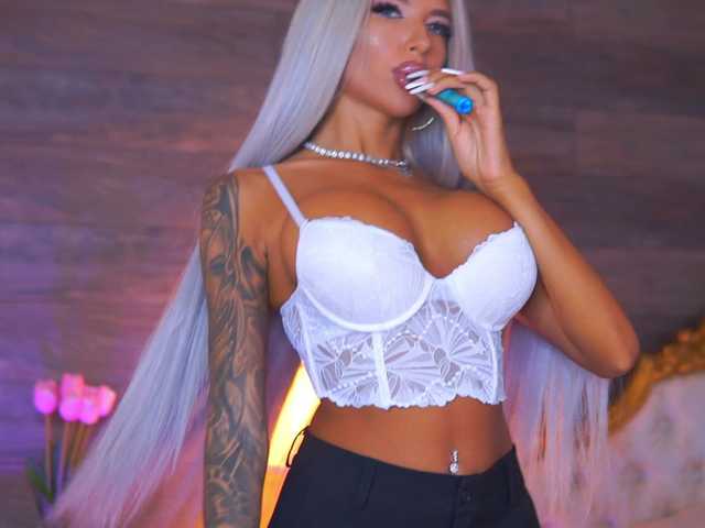 JuicyJessye live cam on BongaCams