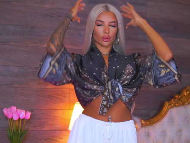 JuicyJessye live cam on BongaCams