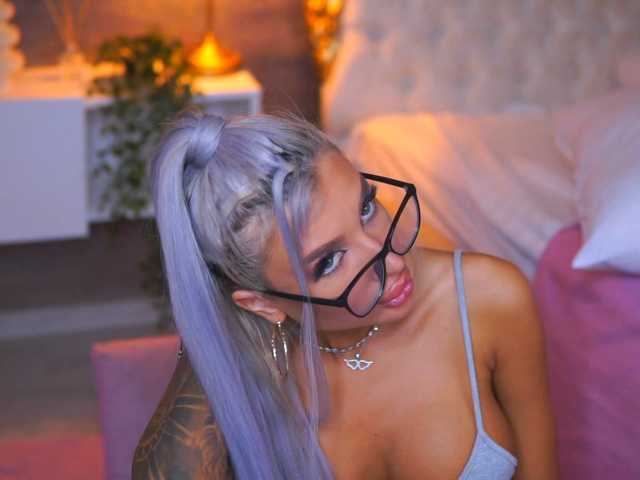 JuicyJessye live cam on BongaCams