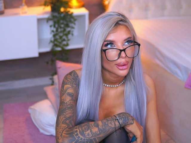 JuicyJessye live cam on BongaCams