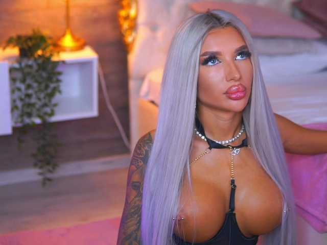 JuicyJessye live cam on BongaCams