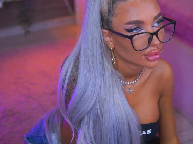 JuicyJessye live cam on BongaCams