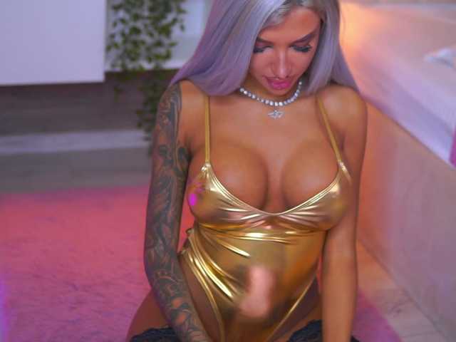 JuicyJessye live cam on BongaCams