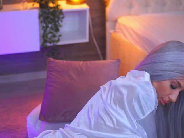 JuicyJessye's BongaCams show and profile