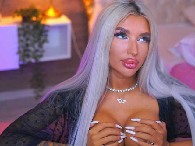 JuicyJessye live cam on BongaCams