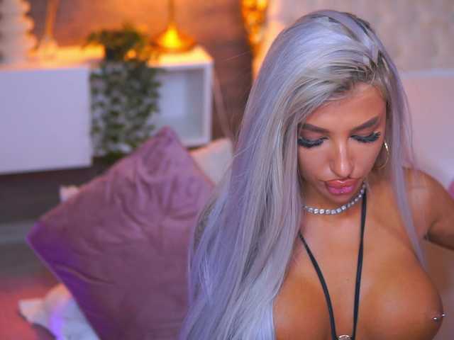 JuicyJessye live cam on BongaCams