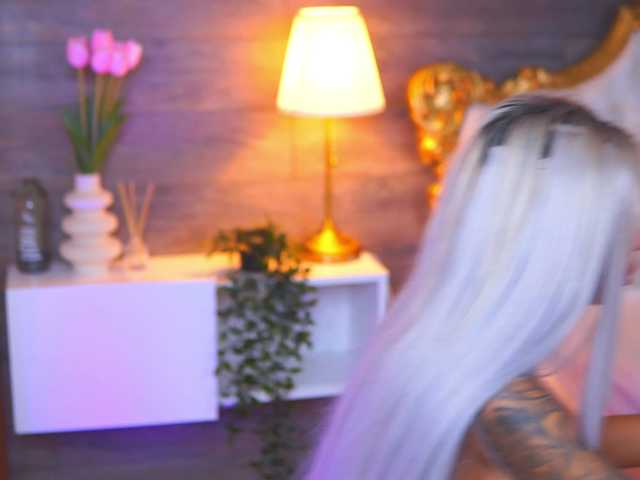 JuicyJessye live cam on BongaCams