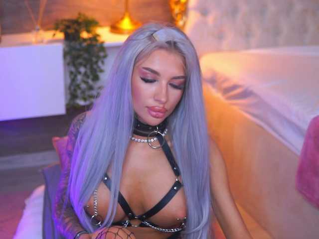 JuicyJessye's BongaCams show and profile