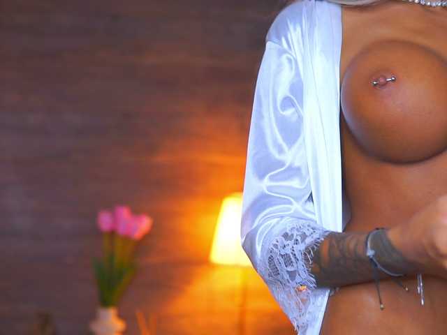 JuicyJessye live cam on BongaCams