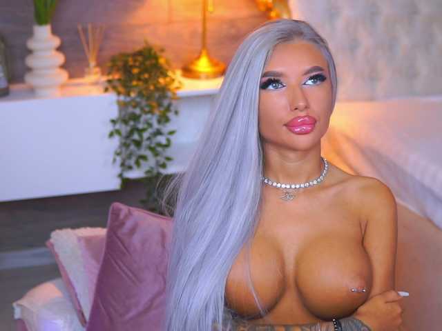 JuicyJessye live cam