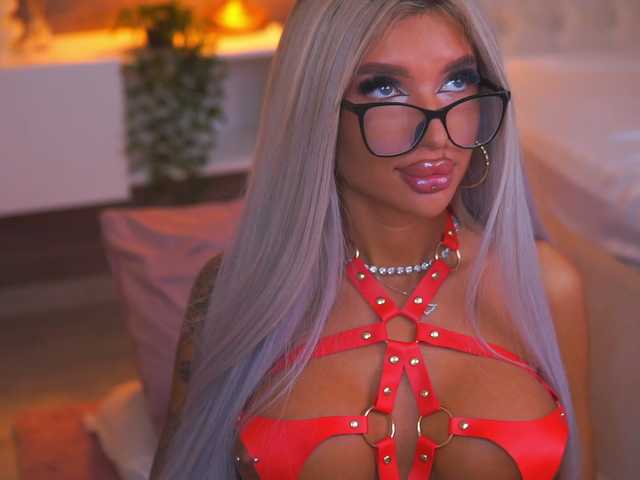 JuicyJessye live cam on BongaCams