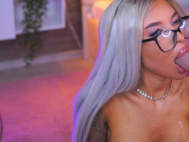 JuicyJessye live cam on BongaCams