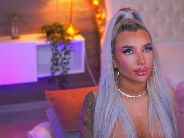 JuicyJessye live cam on BongaCams