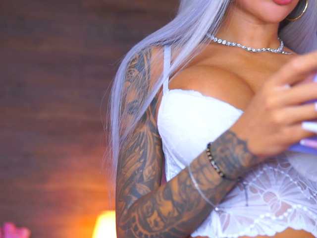 JuicyJessye live cam on BongaCams