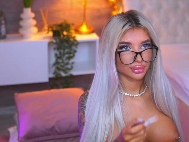 JuicyJessye live cam on BongaCams