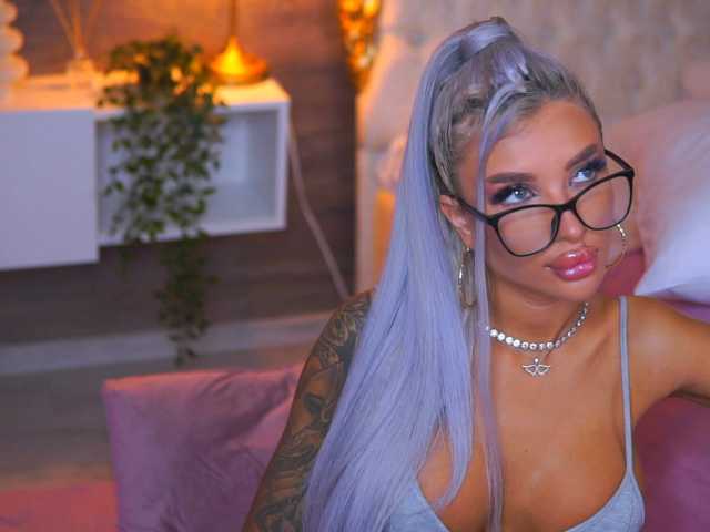JuicyJessye live cam on BongaCams