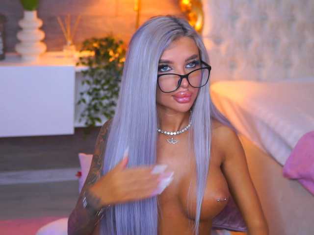 JuicyJessye live cam on BongaCams