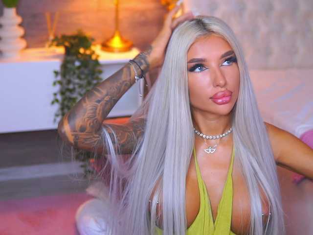 JuicyJessye live cam on BongaCams