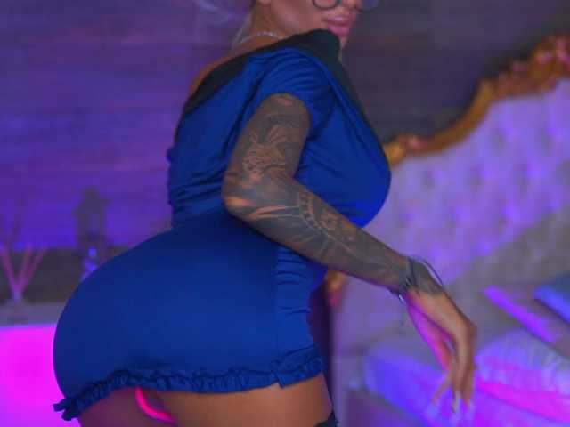 JuicyJessye live cam on BongaCams
