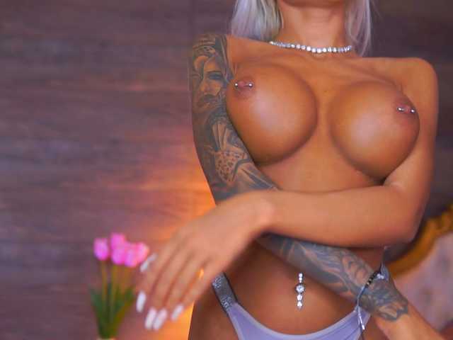 JuicyJessye live cam on BongaCams