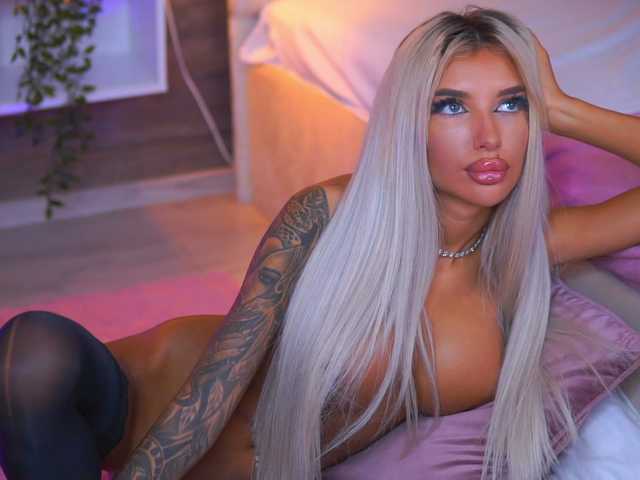 JuicyJessye live cam on BongaCams
