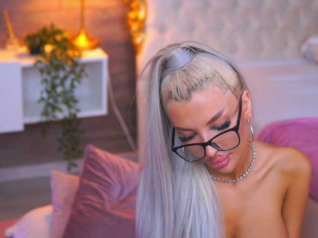 JuicyJessye live cam on BongaCams
