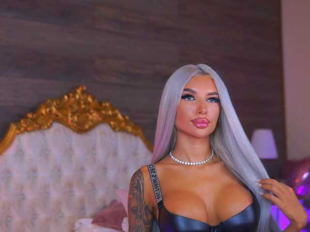 JuicyJessye live webcam show