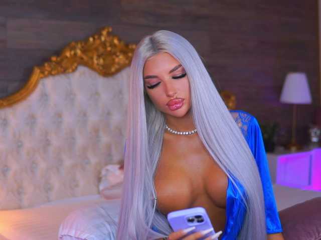 JuicyJessye live webcam show
