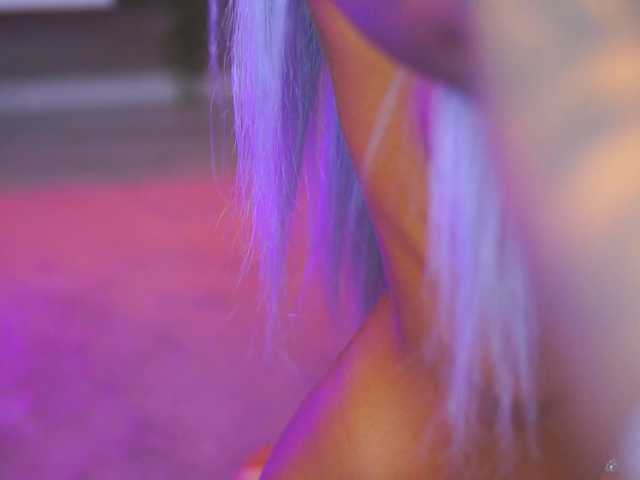 JuicyJessye live cam on BongaCams