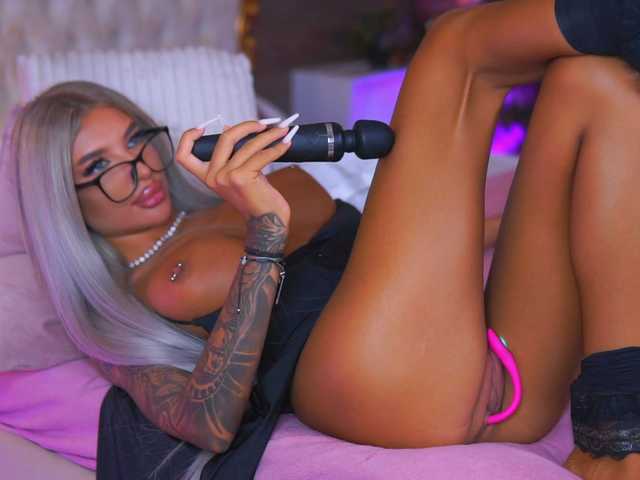 JuicyJessye live cam on BongaCams