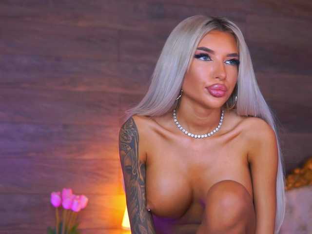 JuicyJessye live cam on BongaCams