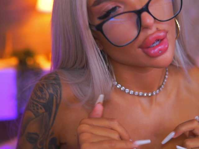 JuicyJessye live cam on BongaCams