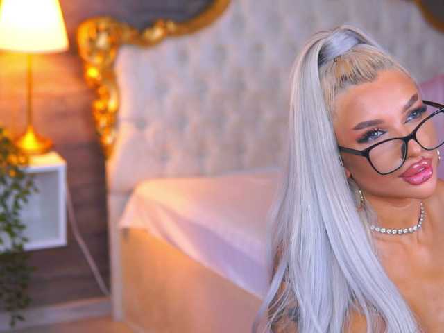 JuicyJessye live cam on BongaCams