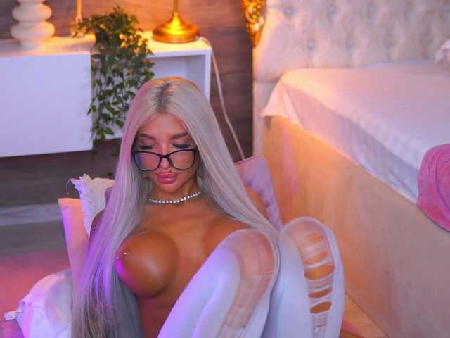 JuicyJessye live webcam show