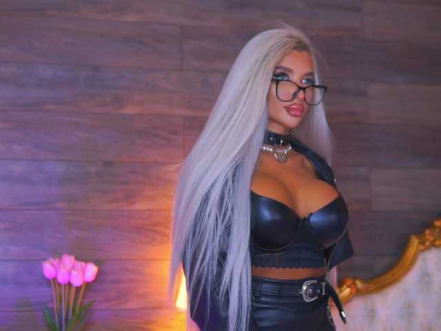 JuicyJessye live cam on BongaCams