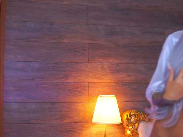 JuicyJessye's BongaCams show and profile