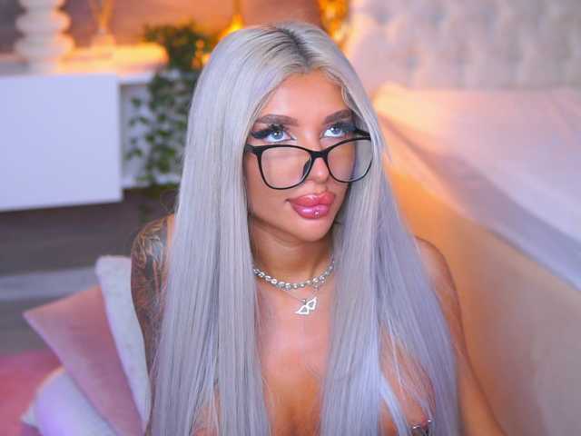 JuicyJessye live cam on BongaCams