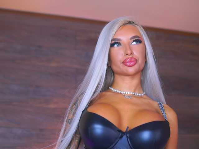 JuicyJessye live cam on BongaCams