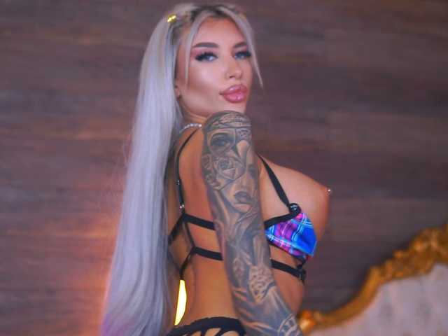 JuicyJessye's BongaCams show and profile