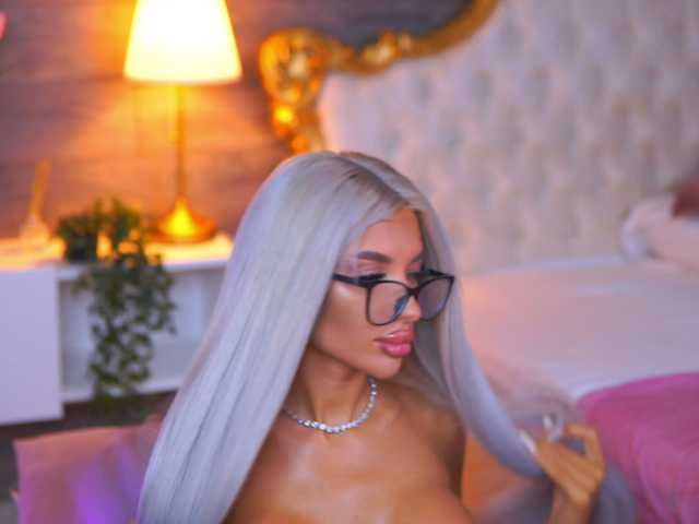 JuicyJessye live webcam show
