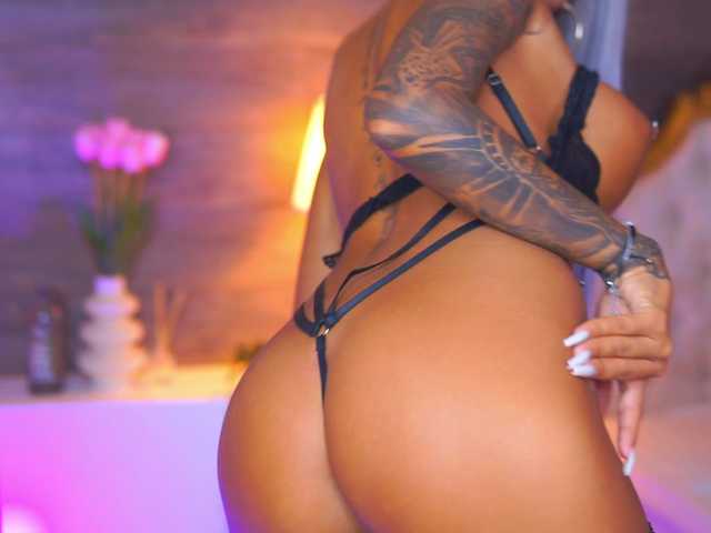 JuicyJessye live cam on BongaCams